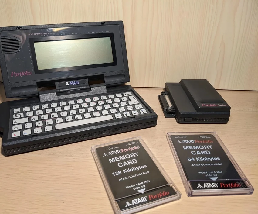 May-tinh-cam-tay-Atari-Portfolio.jpeg