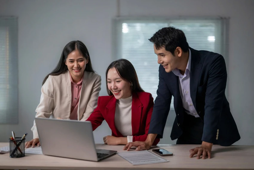 Người lao động cần phải chủ động nâng cấp kĩ năng công nghệ để tránh bị đào thải. Ảnh: Persol
