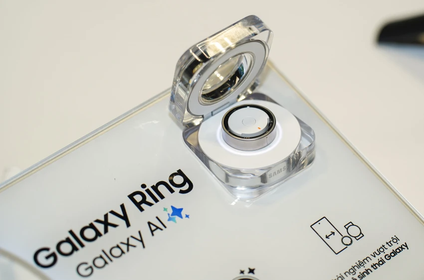 Nhẫn thông minh Galaxy Ring. Ảnh: TIỂU MINH