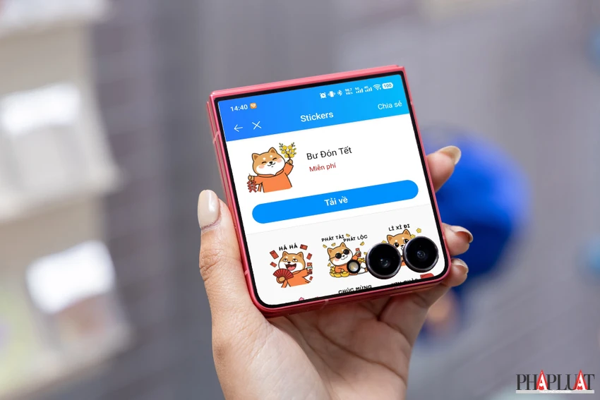 Nhiều sticker Tết vừa được bổ sung trên Zalo. Ảnh: TIỂU MINH