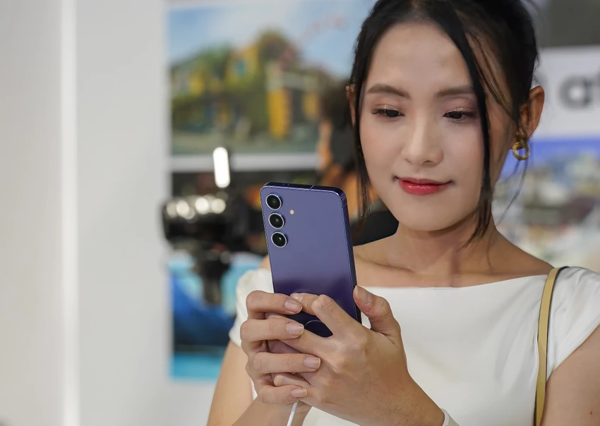 Các tính năng AI mới sẽ được ưu tiên xử lý trực tiếp trên thiết bị của người dùng. Ảnh: TIỂU MINH