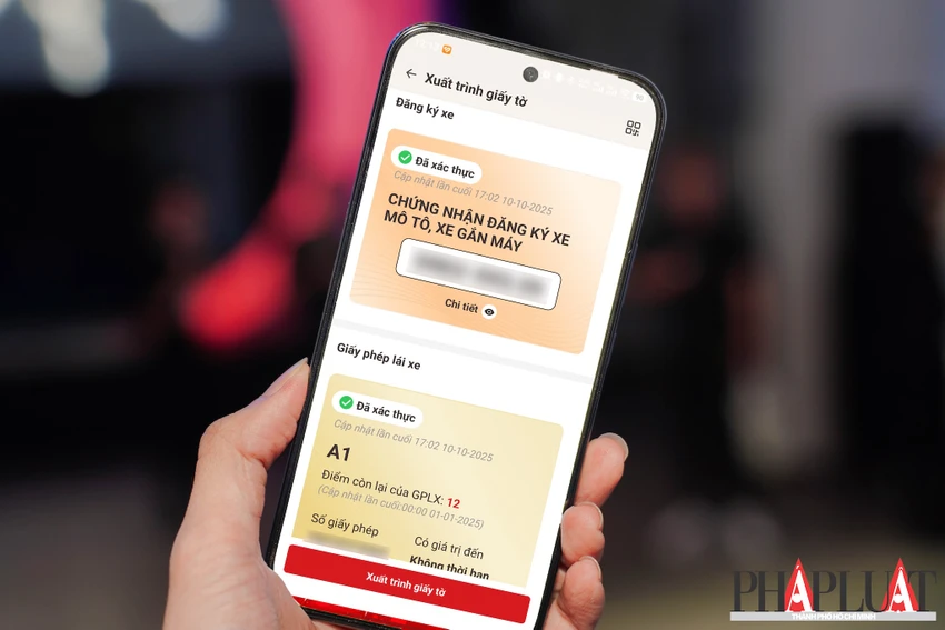 Tích hợp giấy đăng ký xe vào ứng dụng VNeID để thuận tiện hơn khi tham gia giao thông. Ảnh: MINH HOÀNG