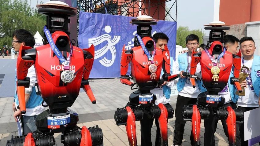 robot-honor-chay-marathon.JPG