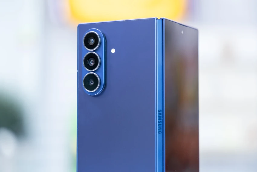 dien-thoai-gap-samsung.jpg