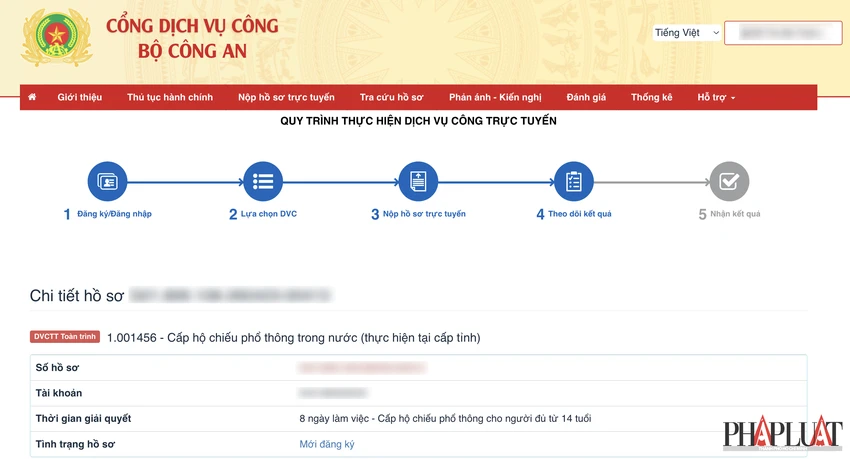 Thực hiện thanh toán lệ phí làm hộ chiếu. Ảnh: MINH HOÀNG