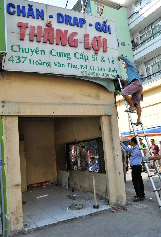 Dẹp vỉa hè, dân Tân Bình tự nguyện tháo dỡ ảnh 4
