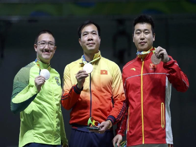 Hoàng Xuân Vinh đánh bại xạ thủ Brazil và Trung Quốc bước lên bục vinh quang. ẢNH: Olympic Rio