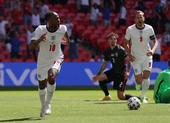Sterling cau có, tuyển Anh lo sốt vó