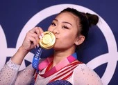 Chân dung cô gái người H’Mông kế vị Biles thống trị TDDC toàn năng