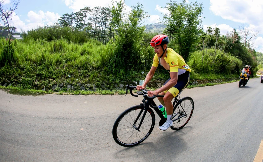 Tay đua người Nga độc diễn hơn 80 km... Tay đua người Nga độc diễn hơn 80 km...