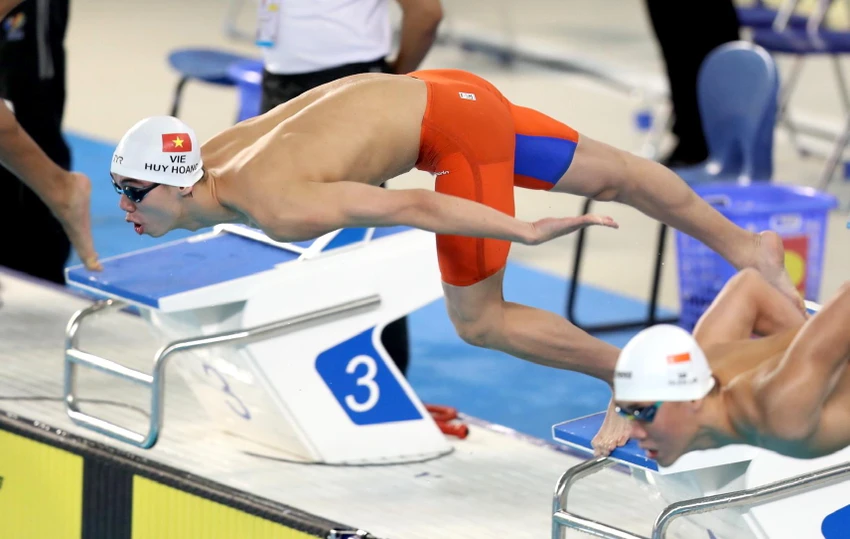 Kình ngư Nguyễn Huy Hoàng có kỷ lục SEA Games thứ 2 sau khi đoạt HCV với đội tiếp sức 4x200 m nam Việt Nam. ẢNH: ANH PHƯƠNG