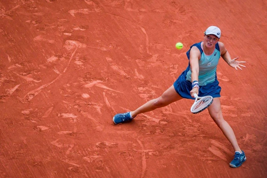 Chơi rất hay trên sân đất nện nhưng mặt sân cỏ Wimbledon không phải là sở trường của Swiatek. Ảnh: GETTY Chơi rất hay trên sân đất nện nhưng mặt sân cỏ Wimbledon không phải là sở trường của Swiatek. Ảnh: GETTY