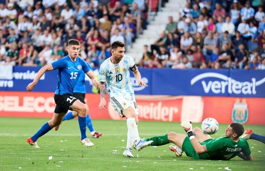 Messi 5 lần đánh bại thủ thành Igonen trong một trận đấu. Ảnh: GETTY Messi 5 lần đánh bại thủ thành Igonen trong một trận đấu. Ảnh: GETTY