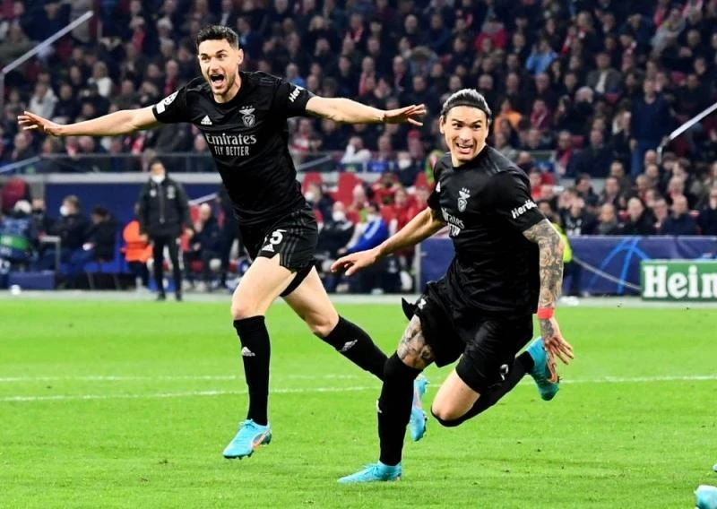 Tiền đạo Benfica - Nunez (phải) chuẩn bị cập bến CLB Liverpool. Ảnh: REUTERS Tiền đạo Benfica - Nunez (phải) chuẩn bị cập bến CLB Liverpool. Ảnh: REUTERS