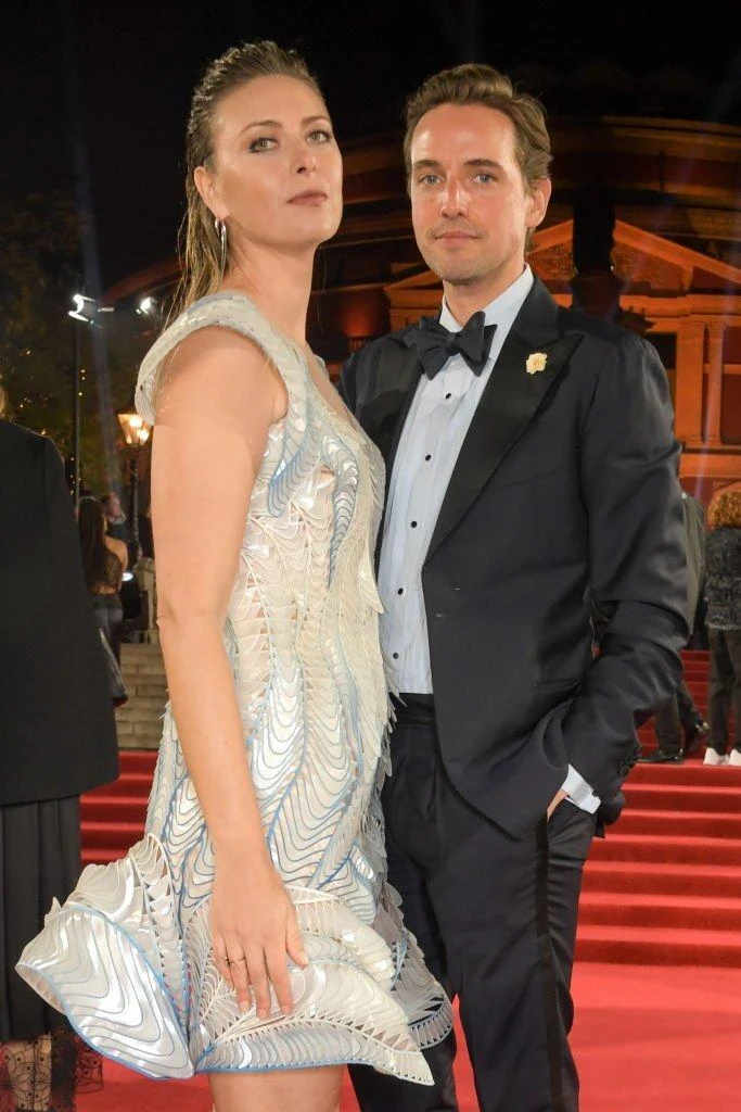 Sharapova và người chồng doanh nhân Gilkes. Ảnh: GETTY Sharapova và người chồng doanh nhân Gilkes. Ảnh: GETTY