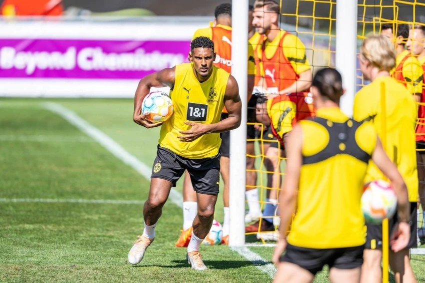 Haller cảm thấy không không khỏe trong các buổi tập với Dortmund. Ảnh: GETTY Haller cảm thấy không không khỏe trong các buổi tập với Dortmund. Ảnh: GETTY