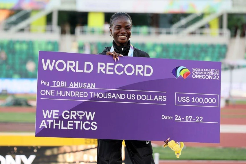 ...và tiền thưởng 100 ngàn USD dành cho kỷ lục thế giới mới. Ảnh: GETTY ...và tiền thưởng 100 ngàn USD dành cho kỷ lục thế giới mới. Ảnh: GETTY