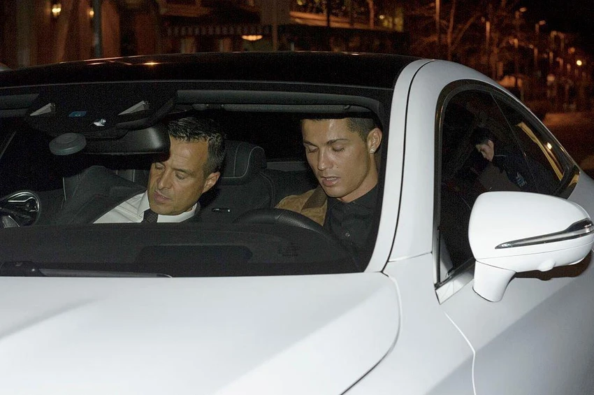 Người đại diện Mendes và thân chủ Ronaldo. Ảnh: GETTY Người đại diện Mendes và thân chủ Ronaldo. Ảnh: GETTY