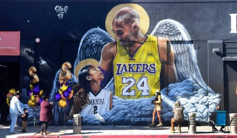 Bức họa Bryant và con gái tại một khu phố ở Los Angeles. Ảnh: REUTERS Bức họa Bryant và con gái tại một khu phố ở Los Angeles. Ảnh: REUTERS