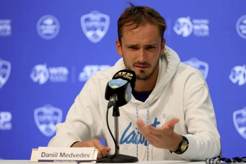 Medvedev tại buổi họp báo trước giải Cincinnati Open. Ảnh: GETTY