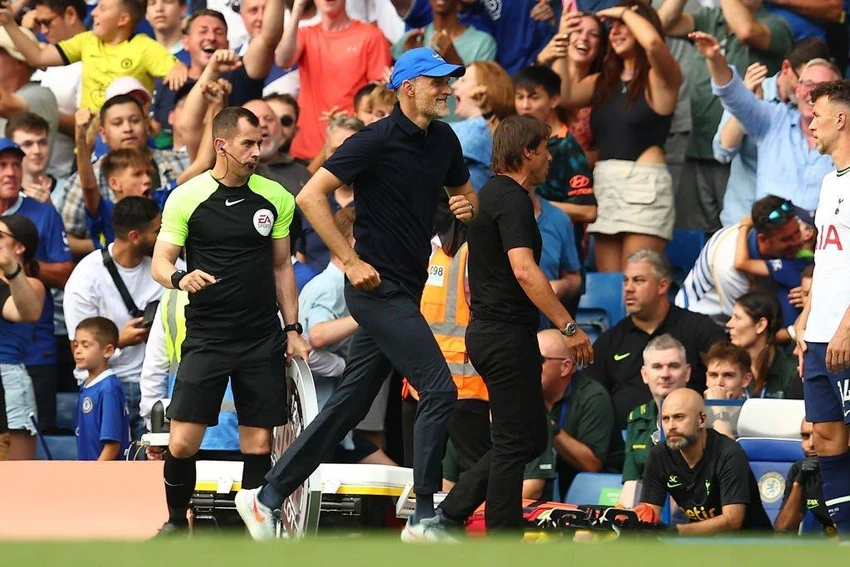 Conte "cà khịa" cách Tuchel ăn mừng bàn thắng. Ảnh: GETTY