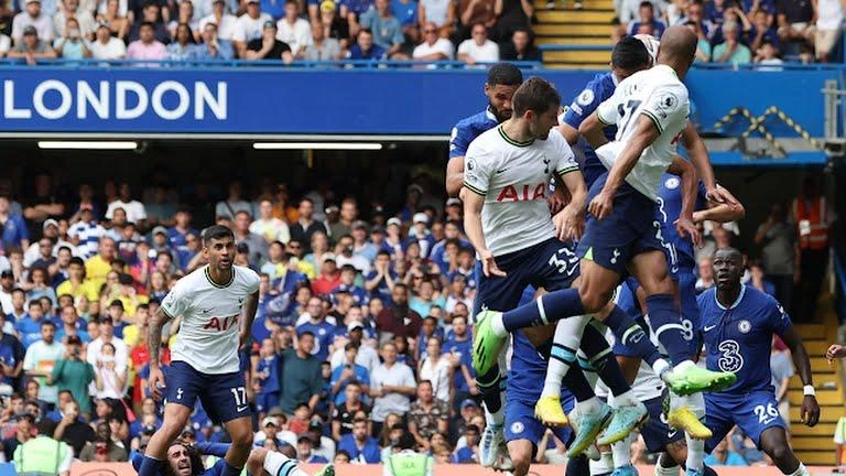 Cuộc đối đầu giữa Chelsea và Tottenham. Ảnh: REUTERS Cuộc đối đầu giữa Chelsea và Tottenham. Ảnh: REUTERS
