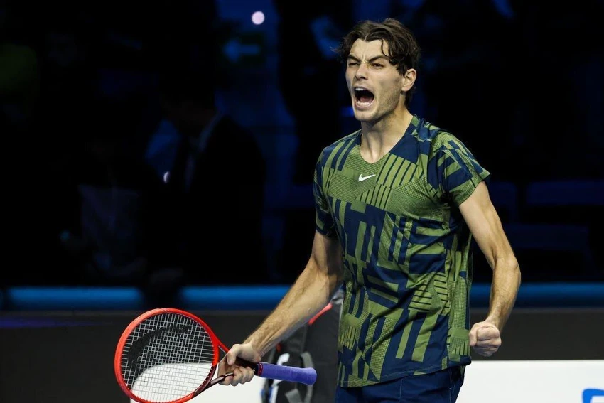 Taylor Fritz ăn mừng chiến thắng trước tượng đài Nadal. Ảnh: GETTY Taylor Fritz ăn mừng chiến thắng trước tượng đài Nadal. Ảnh: GETTY