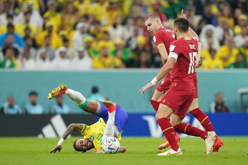 Neymar luôn là đối tượng được các đối thủ "chăm sóc" kỹ nhất trên sân. Ảnh: GETTY Neymar luôn là đối tượng được các đối thủ "chăm sóc" kỹ nhất trên sân. Ảnh: GETTY