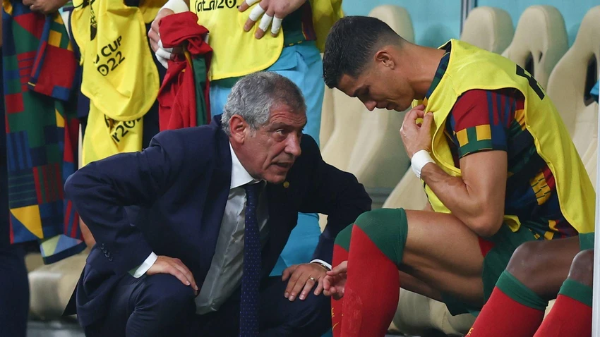 HLV Santos nói việc Ronaldo ngồi dự bị là chiến thuật chứ không phải án kỷ luật. Ảnh: GETTY