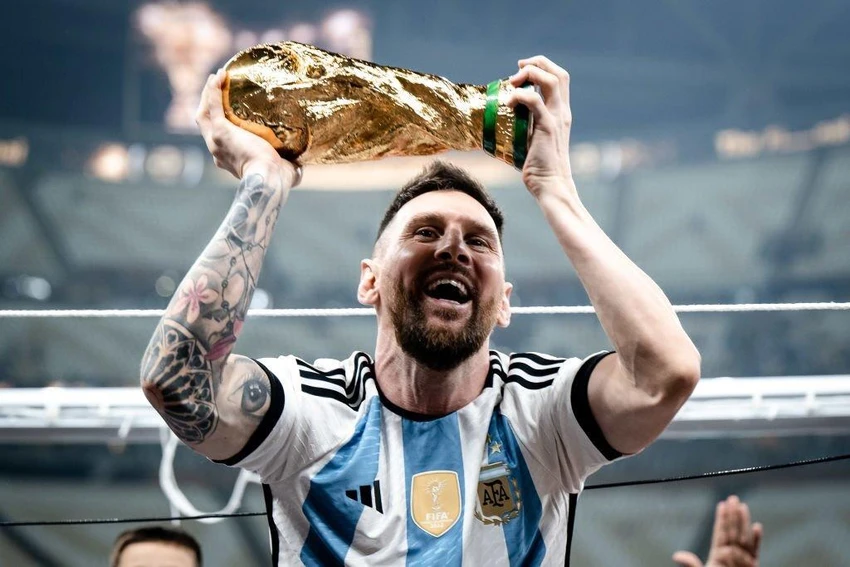 Messi và cúp vô địch World Cup. Ảnh: GETTY Messi và cúp vô địch World Cup. Ảnh: GETTY
