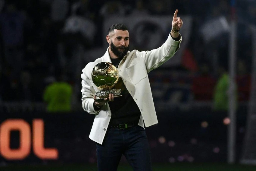 Benzema và danh hiệu Quả bóng vàng. Ảnh: GETTY Benzema và danh hiệu Quả bóng vàng. Ảnh: GETTY