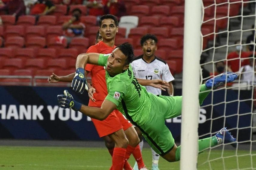 Sự trở lại của thủ môn Hassan Sunny giúp Singapore yên tâm hơn ở hàng thủ. Ảnh: FAS Sự trở lại của thủ môn Hassan Sunny giúp Singapore yên tâm hơn ở hàng thủ. Ảnh: FAS