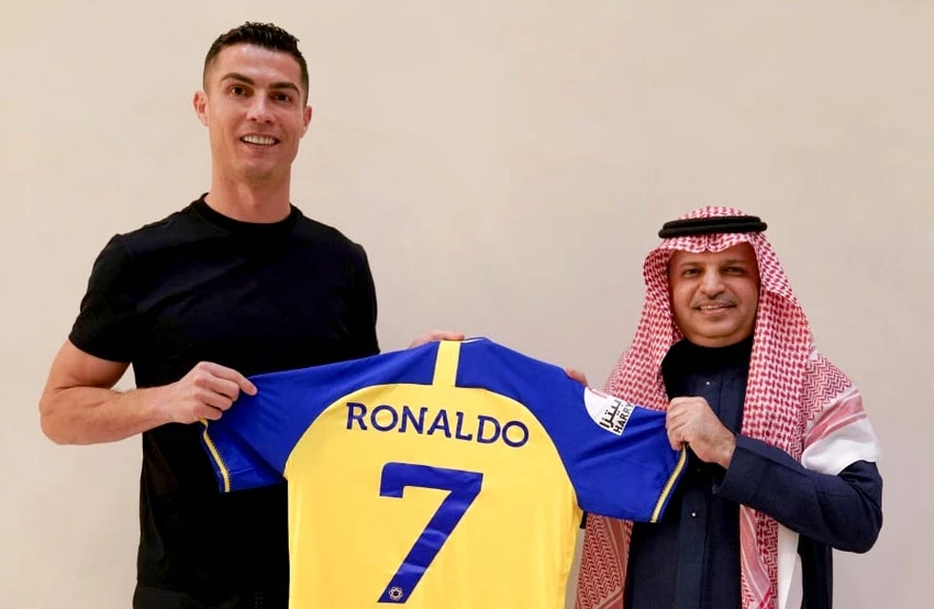 Ronaldo ra mắt CLB mới tại Saudi Arabia. Ảnh: EPA