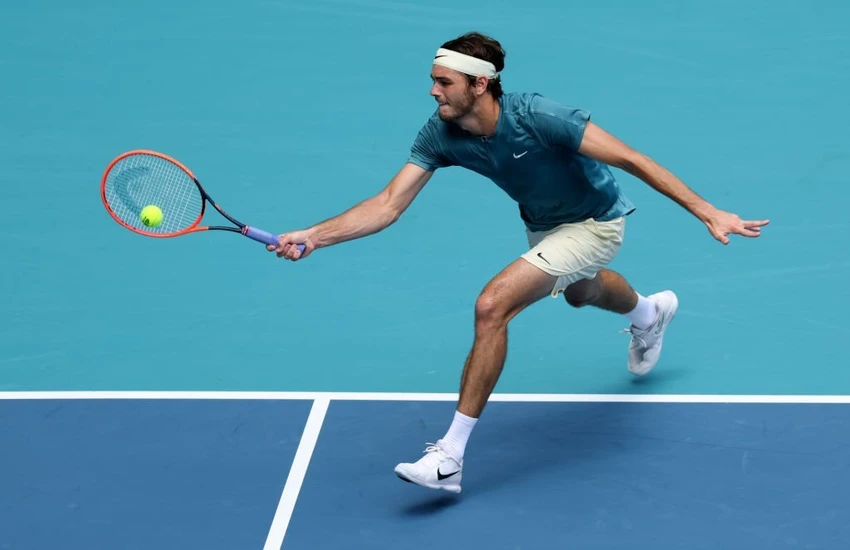Taylor Fritz đối mặt thử thách khi chạm trán tay vợt số 1 thế giới Alcaraz tại tứ kết. Ảnh: GETTY