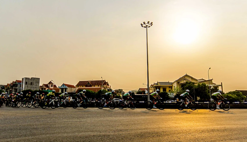 Đoàn đua rời TP Đồng Hới hướng về mức đến TP Huế. Đoàn đua rời TP Đồng Hới hướng về mức đến TP Huế.