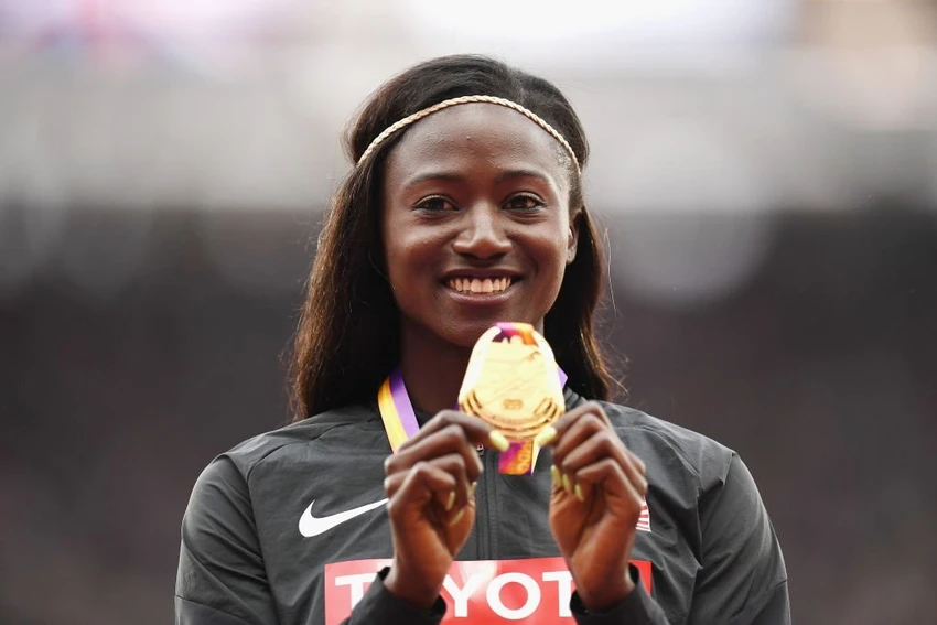 Tori Bowie trên bục nhận HCV Olympic Rio 2016. Ảnh: GETTY Tori Bowie trên bục nhận HCV Olympic Rio 2016. Ảnh: GETTY