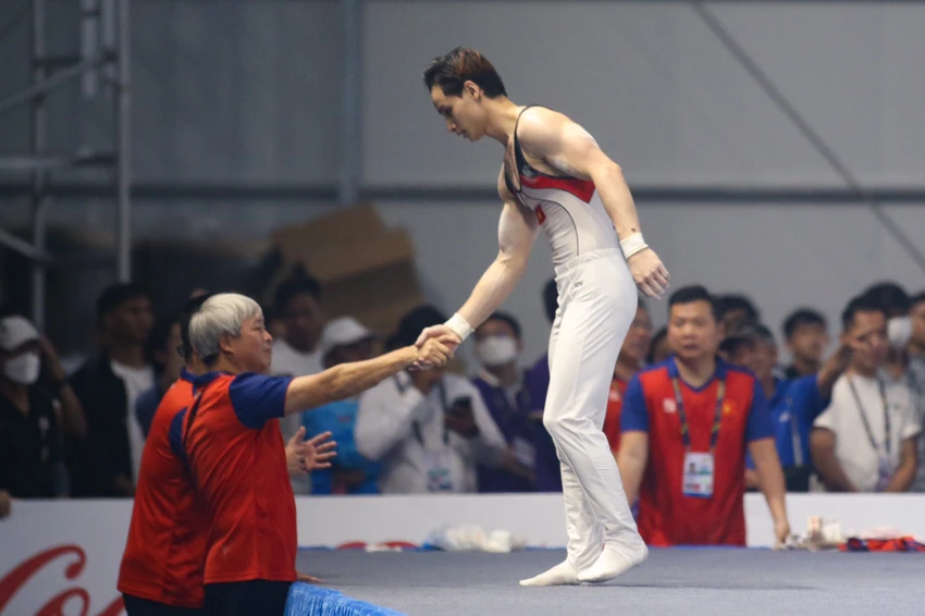Đinh Phương Thành vô địch nội dung xà đơn. Ảnh: ANH PHƯƠNG Đinh Phương Thành vô địch nội dung xà đơn. Ảnh: ANH PHƯƠNG