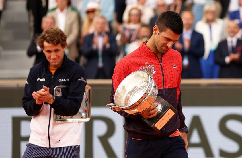 Casper Ruud tán thưởng Djokovic ở chung kết. Ảnh: GETTY Casper Ruud tán thưởng Djokovic ở chung kết. Ảnh: GETTY