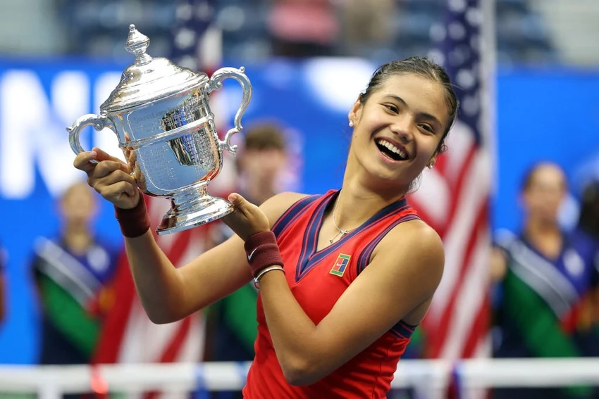 Emma Raducanu vụt sáng thành sao sau chức vô địch gây sốc tại Mỹ mở rộng 2019. Ảnh: GETTY Emma Raducanu vụt sáng thành sao sau chức vô địch gây sốc tại Mỹ mở rộng 2019. Ảnh: GETTY