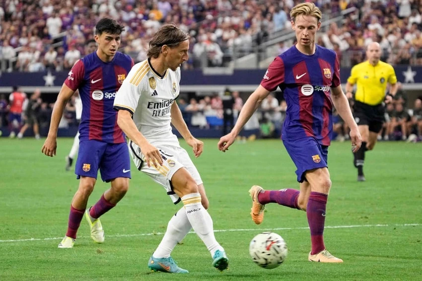 Cầu thủ Real, Luka Modric thực hiện pha chuyền bóng trong hiệp hai. Ảnh: GETTY Cầu thủ Real, Luka Modric thực hiện pha chuyền bóng trong hiệp hai. Ảnh: GETTY