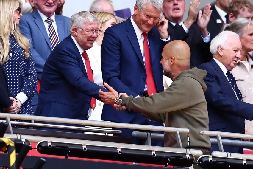 Pep Guardiola đang đứng trước cơ hội vượt mặt Sir Alex, nếu bốn lần liên tiếp vô địch Ngoại hạng Anh. Ảnh: GETTY