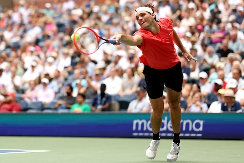 Taylor Fritz thất vọng trong lần thứ tám bại trận trước Djokovic. Ảnh: GETTY Taylor Fritz thất vọng trong lần thứ tám bại trận trước Djokovic. Ảnh: GETTY