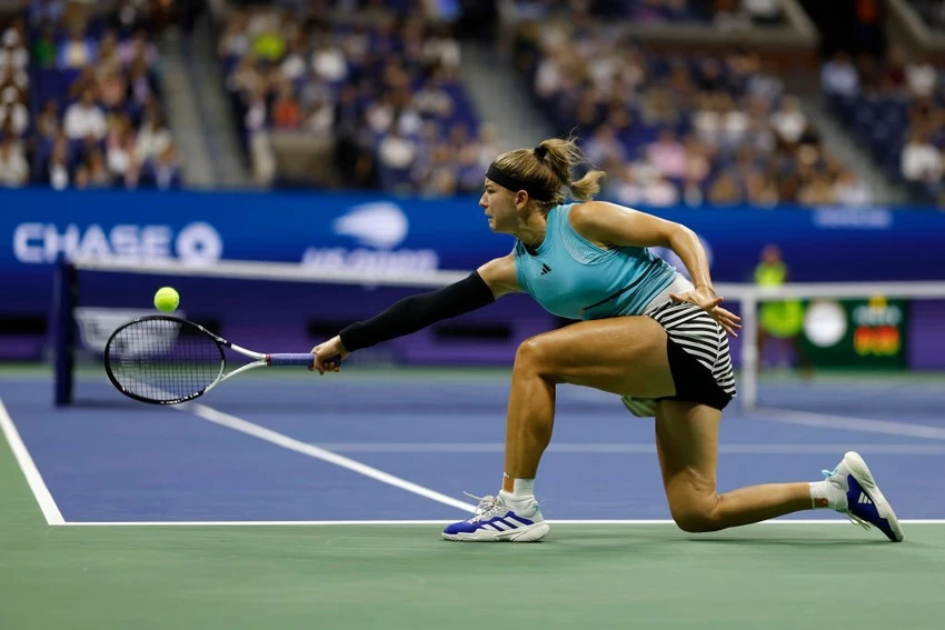 Muchova bị khuất phục trước sức mạnh của "tay vợt tuổi teen" Gauff. Ảnh: GETTY Muchova bị khuất phục trước sức mạnh của "tay vợt tuổi teen" Gauff. Ảnh: GETTY