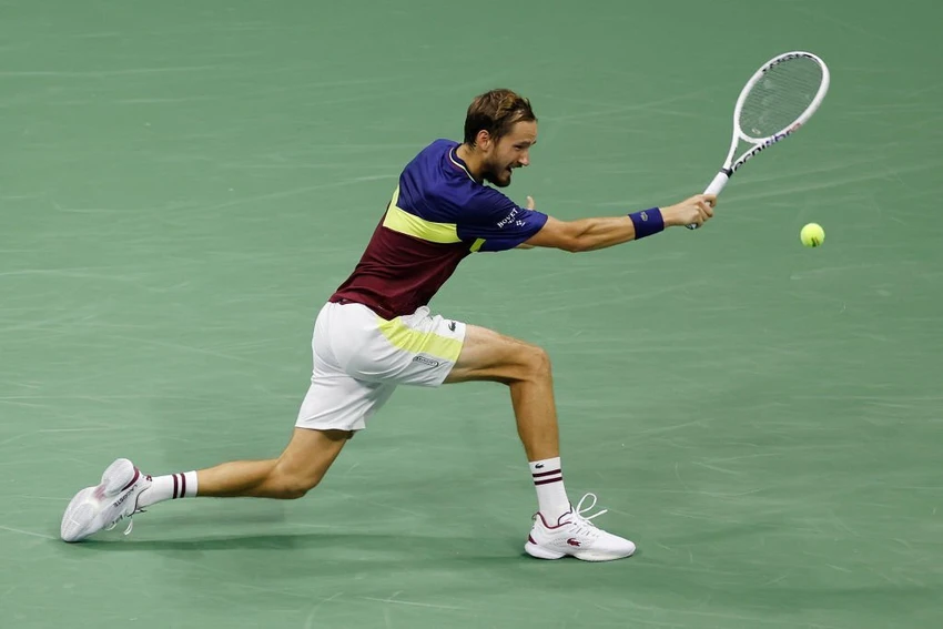 Medvedev sở hữu những cú đánh trái tay cực kỳ khó chịu. Ảnh: GETTY Medvedev sở hữu những cú đánh trái tay cực kỳ khó chịu. Ảnh: GETTY