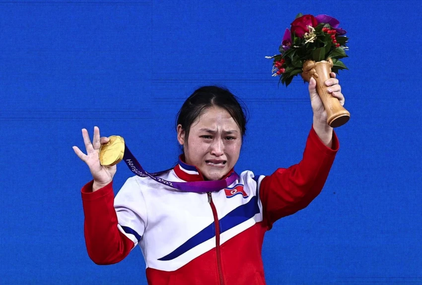 ri-song-gum-hcv-pha-ky-luc-asiad.jpeg