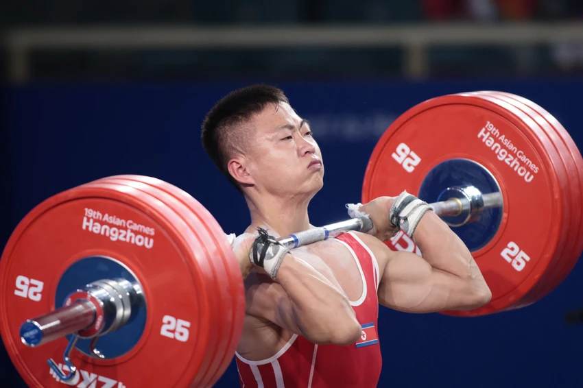 cu-ta-trieu-tien-bi-cam-du-olympic-pak-myongjin.jpg