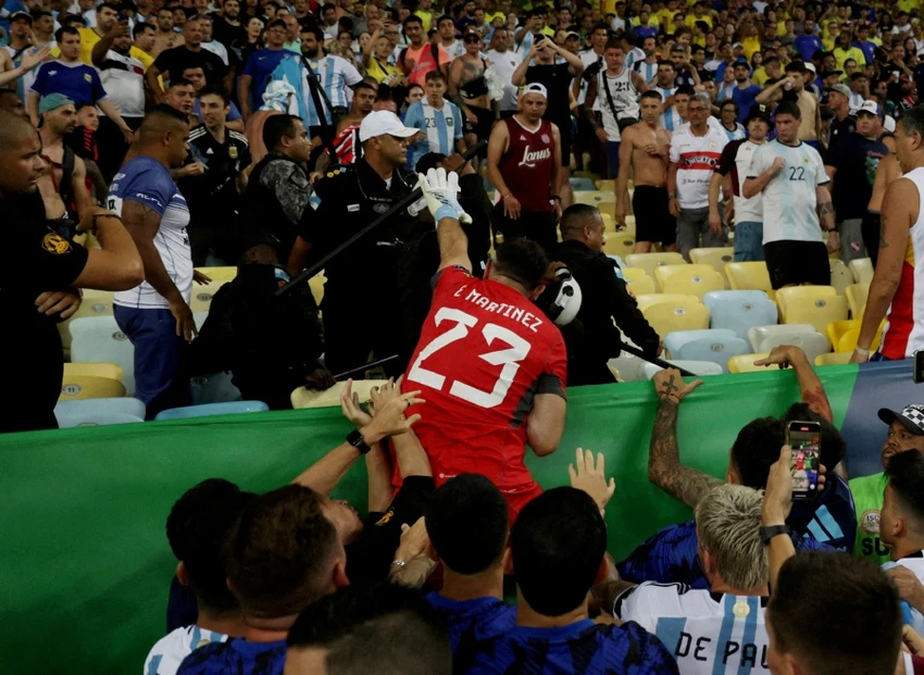 Messi lên án cảnh sát.jpeg