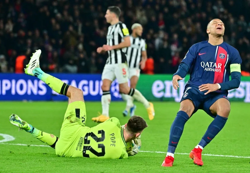 phat-den-giup-psg-thoat-hiem.jpg