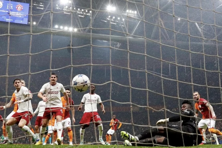 fernandes-chi-trich-manchester-united-4.png