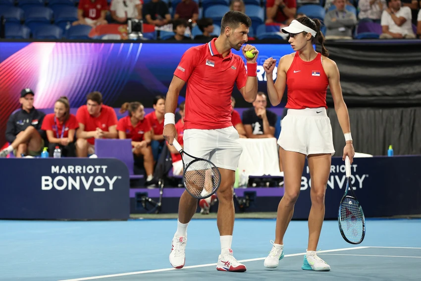 djokovic-chan-thuong-co-tay-2-3374.jpg